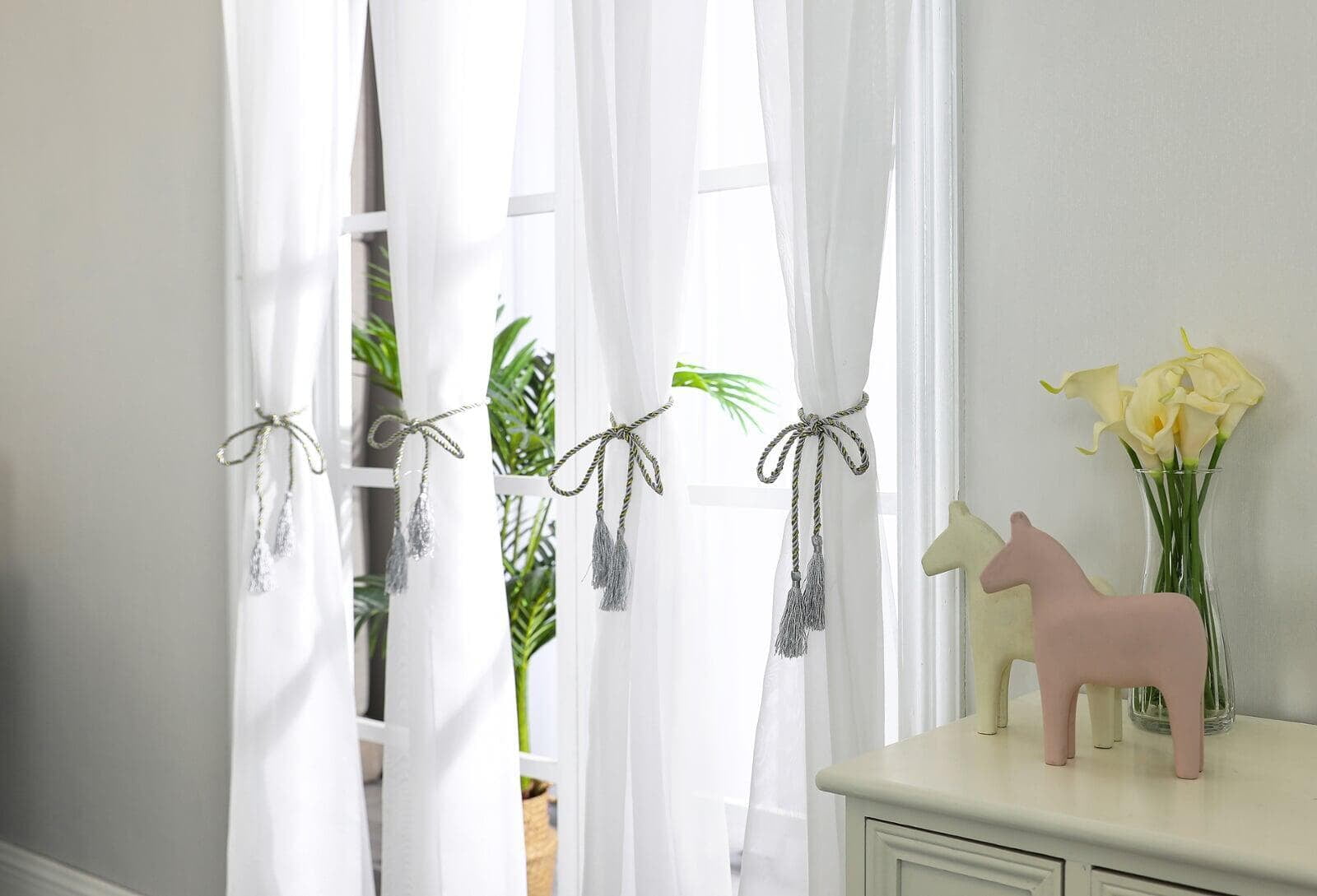 Detail of OWENIE curtain texture in its original product photograph
